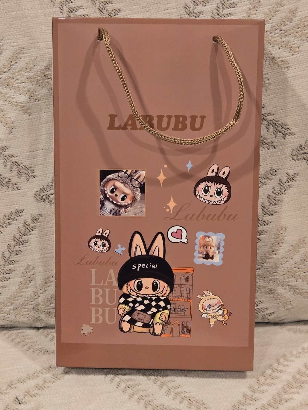 NIB - Labubu Theme Thermos Gift Set with Matching Mugs in Tan and White Color - Picture 6 of 10